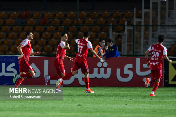 لیگ برتر فوتبال - پرسپولیس و صنعت نفت آبادان