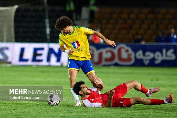 لیگ برتر فوتبال - پرسپولیس و صنعت نفت آبادان