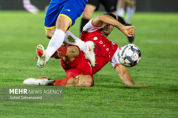 لیگ برتر فوتبال - پرسپولیس و صنعت نفت آبادان