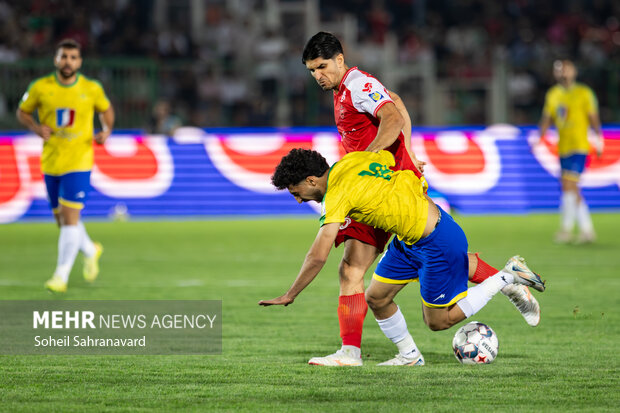 لیگ برتر فوتبال - پرسپولیس و صنعت نفت آبادان