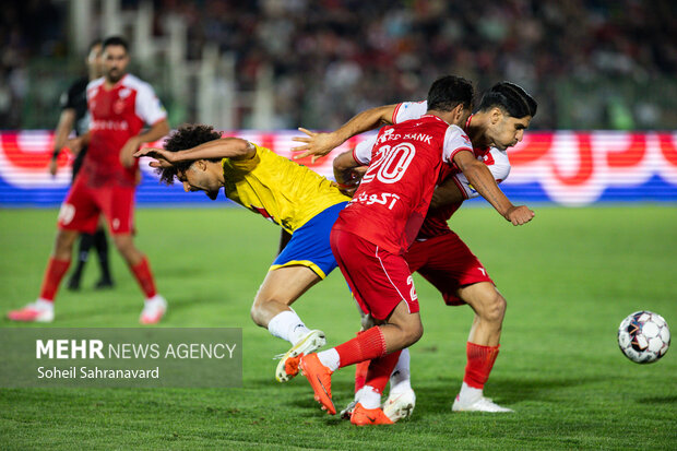 لیگ برتر فوتبال - پرسپولیس و صنعت نفت آبادان