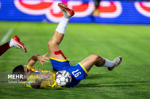 لیگ برتر فوتبال - پرسپولیس و صنعت نفت آبادان