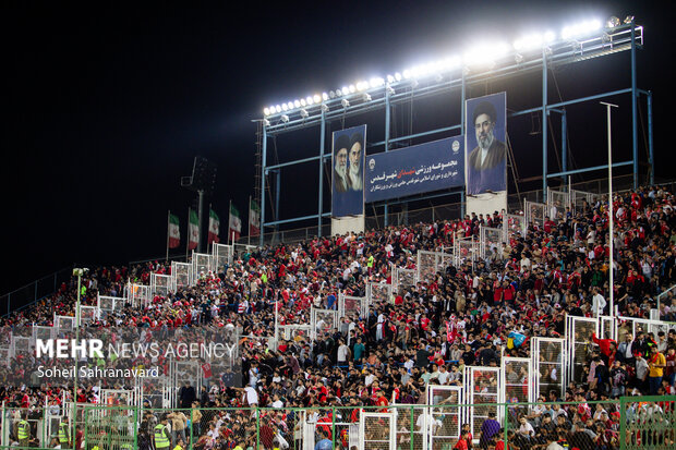 لیگ برتر فوتبال - پرسپولیس و صنعت نفت آبادان
