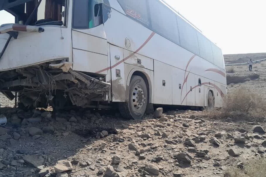 گزارش تحلیلی: خروج اتوبوس از جاده در محور چادرملو–ساغند | مهر - کد d60e