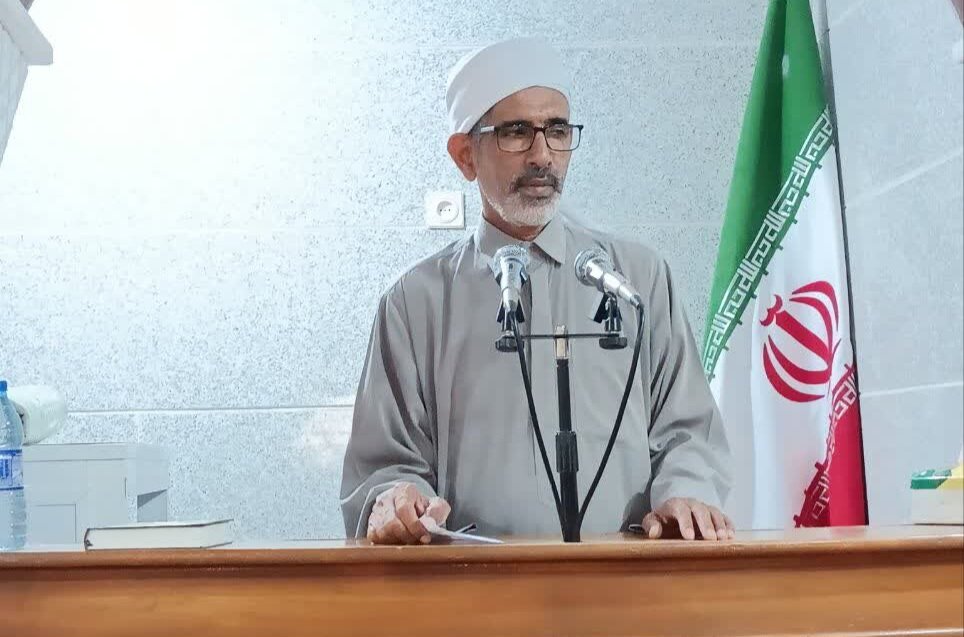 تأکید امام جمعه اهلسنت سیراف بر عمومی شدن امر به معروف و نهی از منکر تأکید امام جمعه اهلسنت سیراف بر عمومی شدن امر به معروف و نهی از منکر