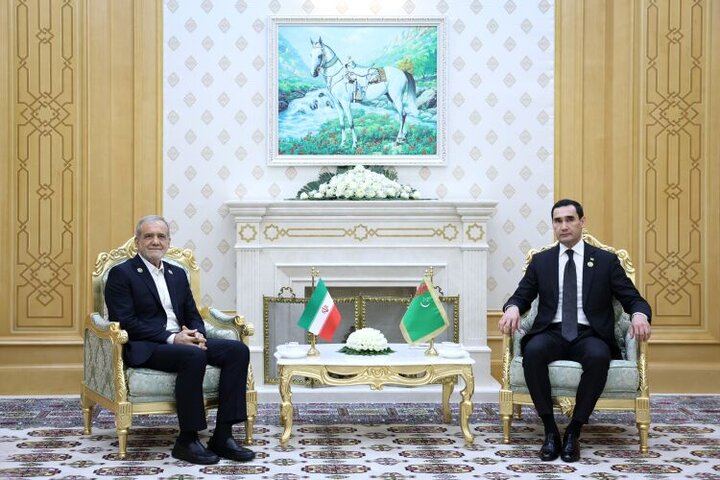 Presidents of Iran, Turkmenistan meet in Ashgabat