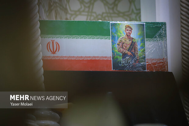 داع با پیکر <a href='https://sayeb.ir/tag/%d8%b4%d9%87%db%8c%d8%af'></div>شهید</a> تکاور فراجا عباس آقایی در حرم بانوی کرامت
