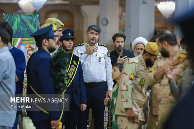 داع با پیکر <a href='https://sayeb.ir/tag/%d8%b4%d9%87%db%8c%d8%af'></div>شهید</a> تکاور فراجا عباس آقایی در حرم بانوی کرامت