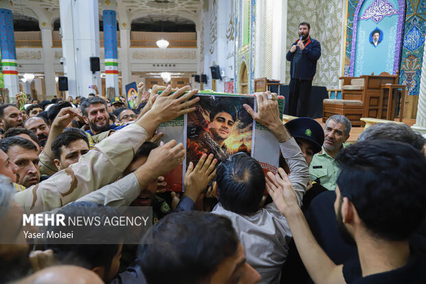 داع با پیکر <a href='https://sayeb.ir/tag/%d8%b4%d9%87%db%8c%d8%af'></div>شهید</a> تکاور فراجا عباس آقایی در حرم بانوی کرامت