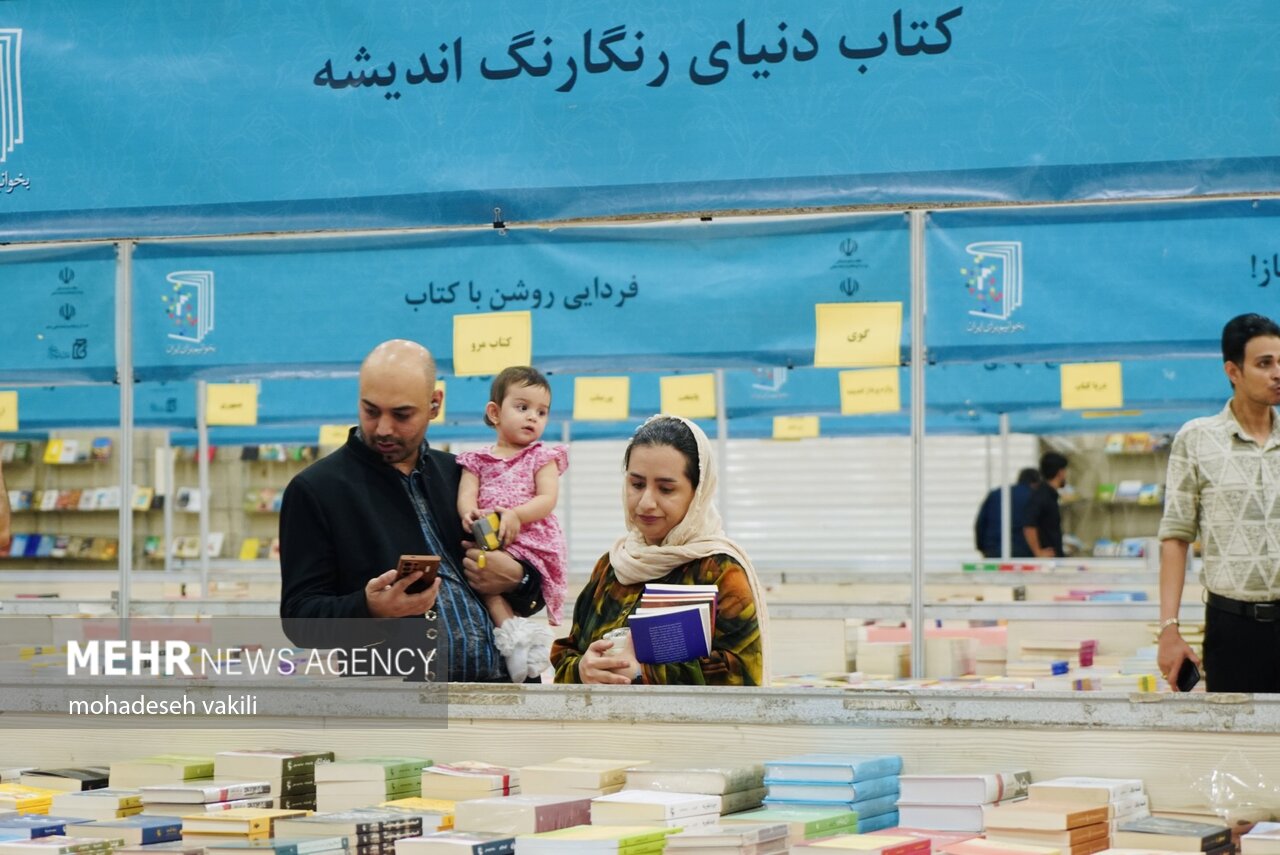 حسینی: کتاب باید در سبد هزینههای خانوار جایگاه ویژهای داشته باشد