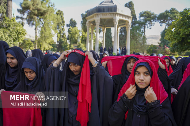 سرود دختران ایران در حافظیه