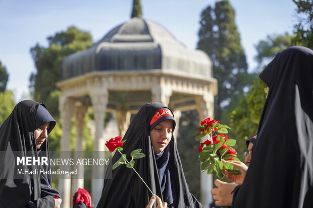 سرود دختران ایران در حافظیه
