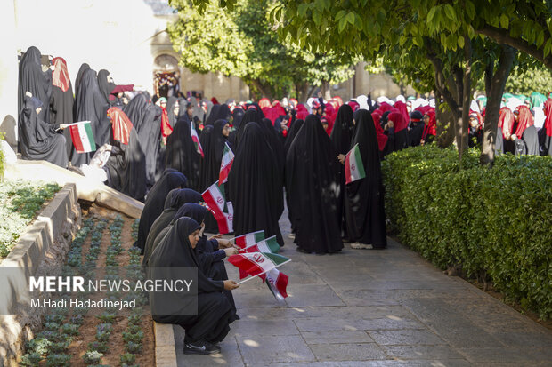 سرود دختران ایران در حافظیه