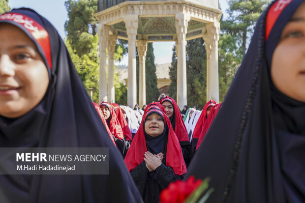سرود دختران ایران در حافظیه