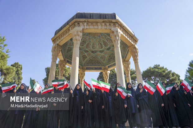 سرود دختران ایران در حافظیه