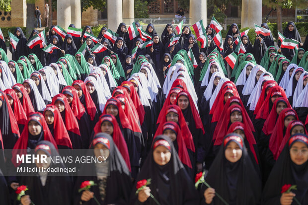 سرود دختران ایران در حافظیه