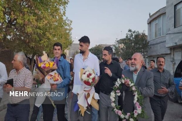 آئین استقبال از علی‌ حاجی‌پور ملی پوش والیبال در فاروج