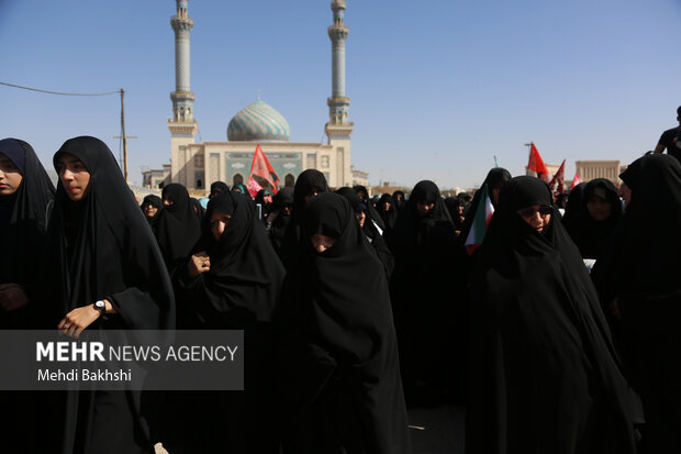 تشییع پیکر شهید عباس آقایی در قم تشییع پیکر شهید عباس آقایی در قم