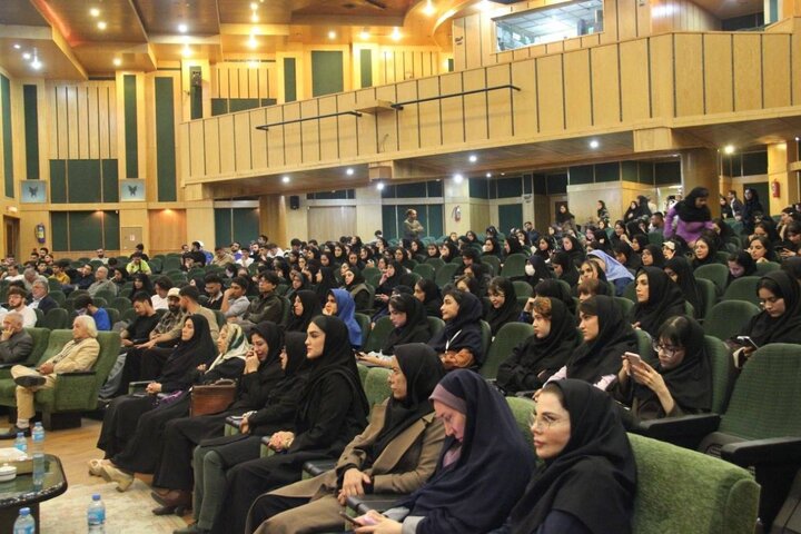 روز فرهنگی کرج در دانشگاه آزاد با رنگوبوی هنر و سنت