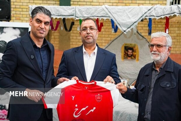 باشگاه پرسپولیس ۸ زندانی را در مشهد آزاد کرد