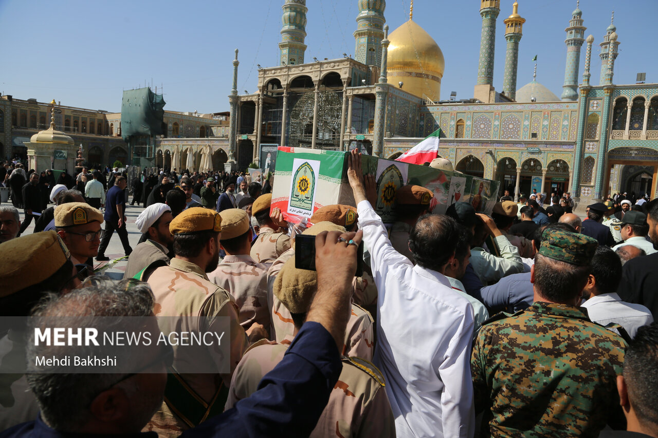 قم در بدرقه تکاور شهید فراجا سنگ تمام گذاشت؛ وداع باشکوه با شهید آقایی