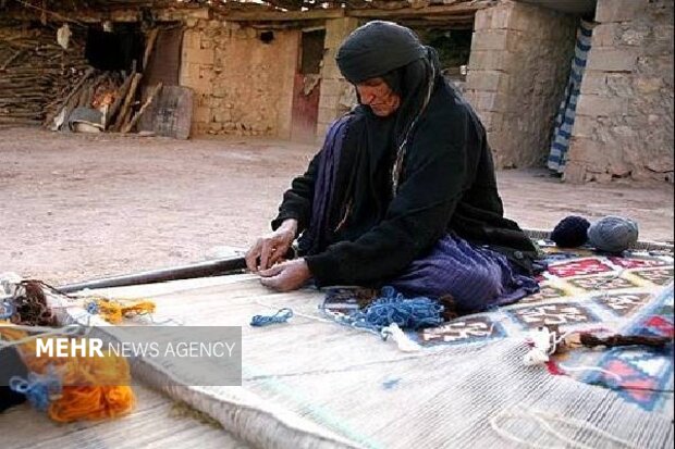 سادات محمودی دنا؛ هزاران نقش گلیم، گرفتار کلاف بازار و بیمه