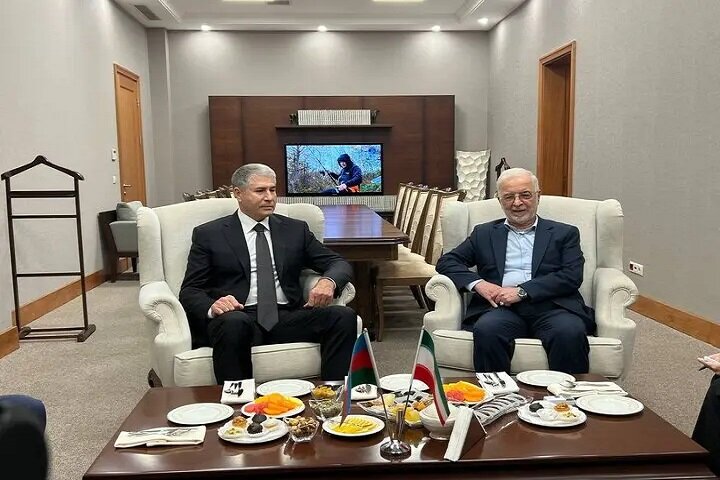 مومنی به باکو وارد باکو شد