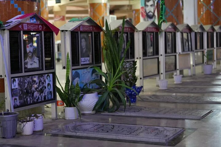 مزار شهدا در گلزار بوشهر به سامانه «از تبار رئیسعلی» متصل شدند مزار شهدا در گلزار بوشهر به سامانه «از تبار رئیسعلی» متصل شدند