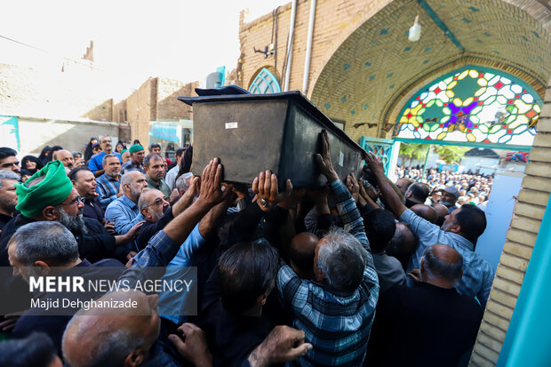 تشییع پیکر آیتالله سید علیرضا حیدری در <a href='https://sayeb.ir/tag/%db%8c%d8%b2%d8%af'></div>یزد</a>