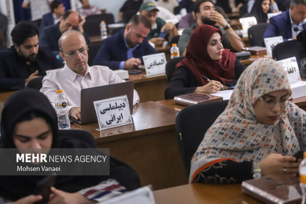 نشست خبری سخنگوی <a href='https://sayeb.ir/tag/%d9%88%d8%b2%d8%a7%d8%b1%d8%aa-%d8%a7%d9%85%d9%88%d8%b1-%d8%ae%d8%a7%d8%b1%d8%ac%d9%87'></div>وزارت امور خارجه</a> - ۲۰ مهر ۱۴۰۵