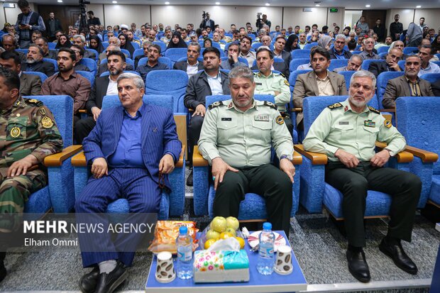 اجلاسیه شهدای انتظامی استان کردستان در <a href='https://sayeb.ir/tag/%d8%b3%d9%86%d9%86%d8%af%d8%ac'></div>سنندج</a>