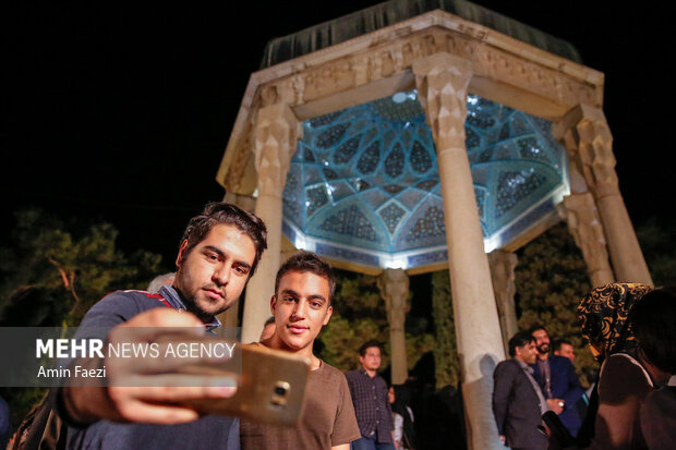 روز بزرگداشت حافظ