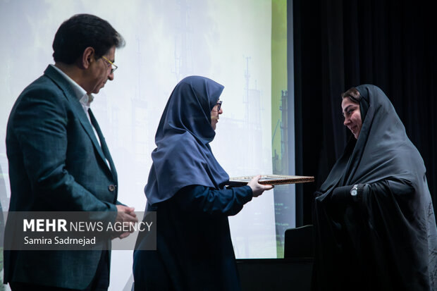 رونمایی از مستند «تولید در آتش»