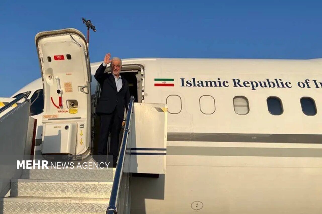 وزیر کشور برای دیدار با مقامات آذربایجان به باکو رفت