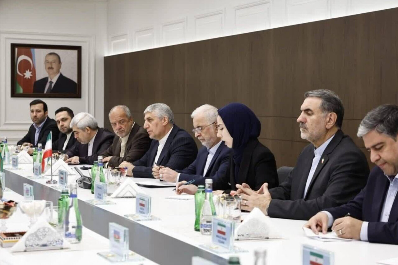 مجوز تردد زمینی برای بازرگانان و گردشگران صادر شود