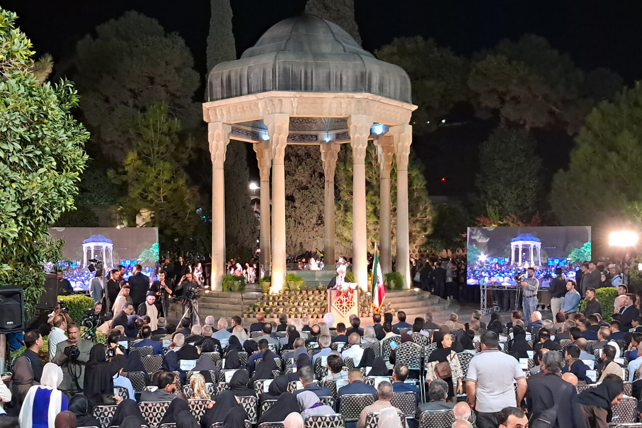 آغاز مراسم یادروز حافظ در حافظیه شیراز