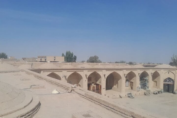 بام کاروانسرای شاه‌عباسی میبد ایمن‌سازی می‌شود
