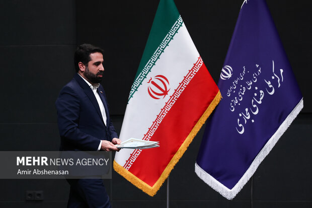 نشست خبری دبیر شورای عالی و رئیس <a href='https://sayeb.ir/tag/%d9%85%d8%b1%da%a9%d8%b2-%d9%85%d9%84%db%8c-%d9%81%d8%b6%d8%a7%db%8c-%d9%85%d8%ac%d8%a7%d8%b2%db%8c'></div>مرکز ملی فضای مجازی</a>