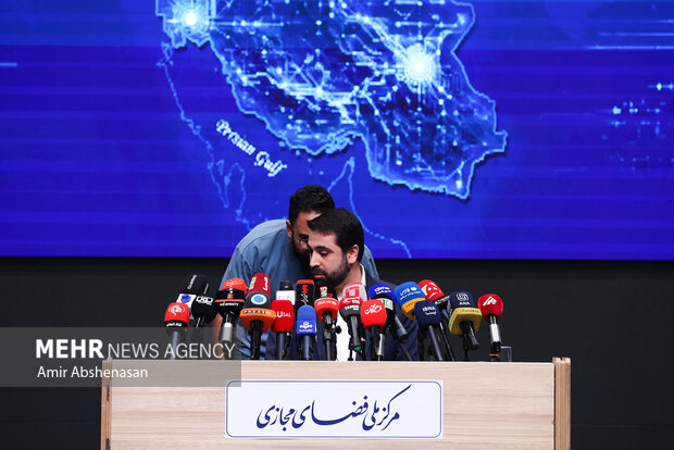 نشست خبری دبیر شورای عالی و رئیس <a href='https://sayeb.ir/tag/%d9%85%d8%b1%da%a9%d8%b2-%d9%85%d9%84%db%8c-%d9%81%d8%b6%d8%a7%db%8c-%d9%85%d8%ac%d8%a7%d8%b2%db%8c'></div>مرکز ملی فضای مجازی</a>