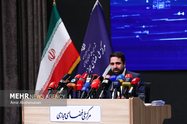 نشست خبری دبیر شورای عالی و رئیس <a href='https://sayeb.ir/tag/%d9%85%d8%b1%da%a9%d8%b2-%d9%85%d9%84%db%8c-%d9%81%d8%b6%d8%a7%db%8c-%d9%85%d8%ac%d8%a7%d8%b2%db%8c'></div>مرکز ملی فضای مجازی</a>