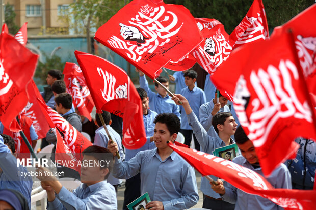 نهضت خونخواهی دانش‌آموزان همدان