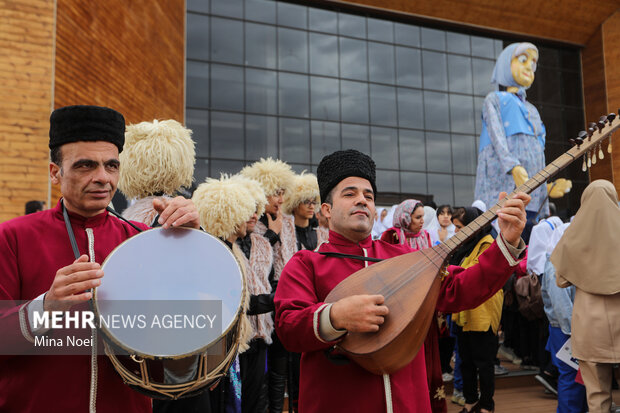 همایش ملی <a href='https://sayeb.ir/tag/%d8%b1%d9%88%d8%b2-%da%a9%d9%88%d8%af%da%a9'></div>روز کودک</a> در <a href='https://sayeb.ir/tag/%d8%aa%d8%a8%d8%b1%db%8c%d8%b2'>تبریز</a>