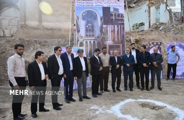 کلنگ احداث هتلی با اعتبار ساخت ۲ همت در قم به زمین زده شد