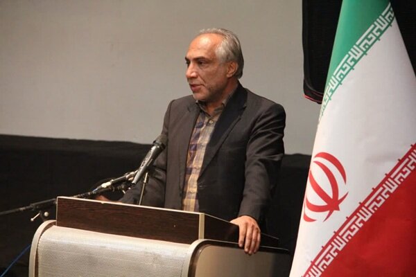 مفاخر ادبی باید به زبان روز معرفی شوند