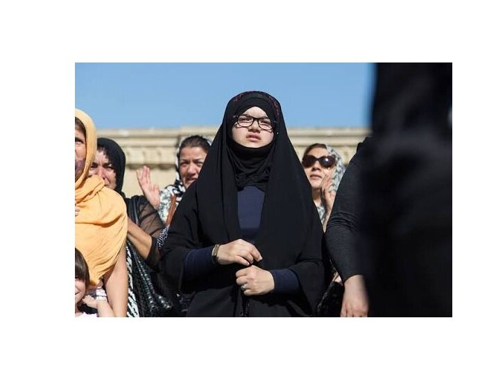 VIDEO: Police officer prevents girls wearing hijab in Baku