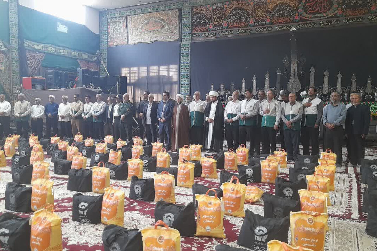 توزیع ۵۰۰ بسته معیشتی توسط خادمیاران رضوی در خلیل‌آباد