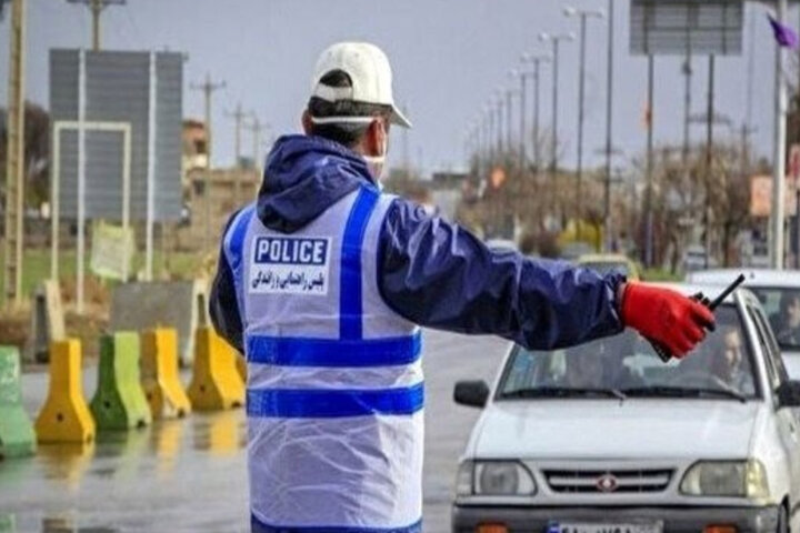 انسداد خیابان استخر در پی قیچی کردن تریلر