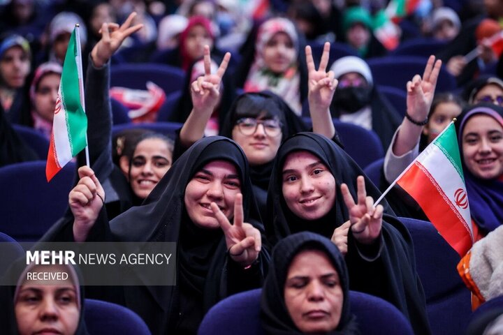 گردهمایی هیئات دخترانه تهران با حضور ۱۶۰۰ نوجوان در فرهنگسرای بهمن