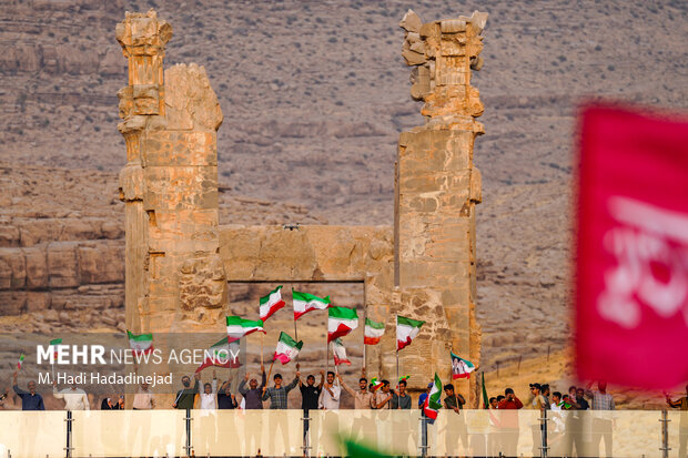 اجتماع <a href='https://sayeb.ir/tag/%d8%ac%d8%a7%d9%86%d9%81%d8%af%d8%a7'></div>جان‌فدا</a>یان <a href='https://sayeb.ir/tag/%d8%a7%db%8c%d8%b1%d8%a7%d9%86'>ایران</a> در تخت‌جمشید