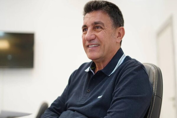 قلعه نویی تماشاگر ویژه بازی استقلال شد قلعه نویی تماشاگر ویژه بازی استقلال شد